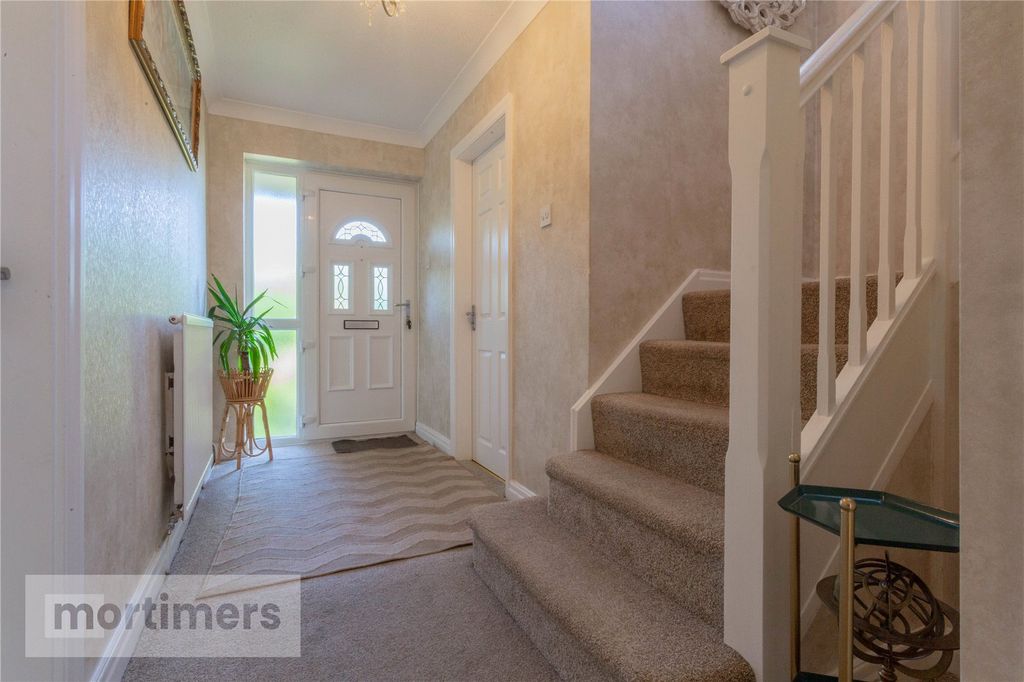Property photo 3 of 20 Entrance Hall