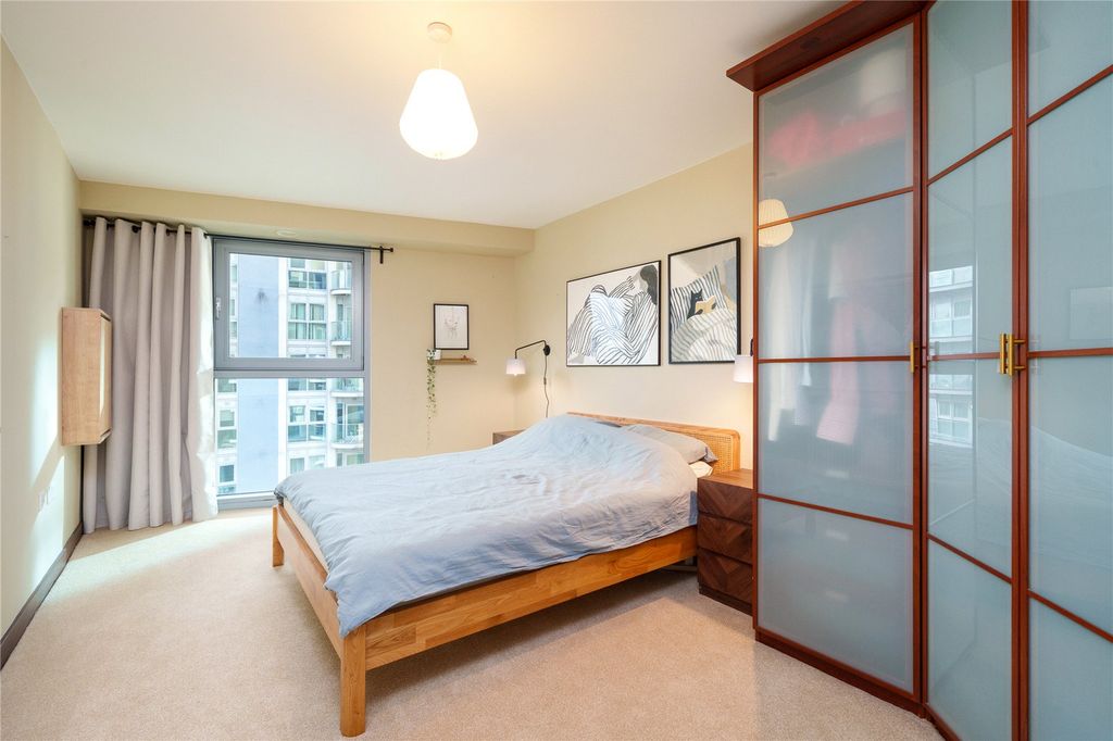 Property photo 3 of 9 Bedroom