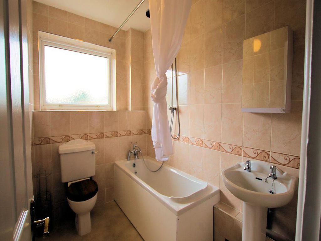 Property photo 3 of 8 Bathroom.Jpg