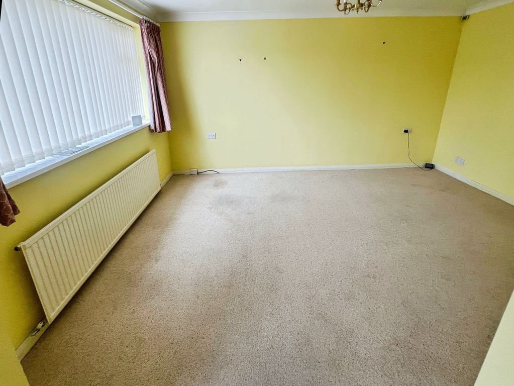 Property photo 3 of 16 Lounge