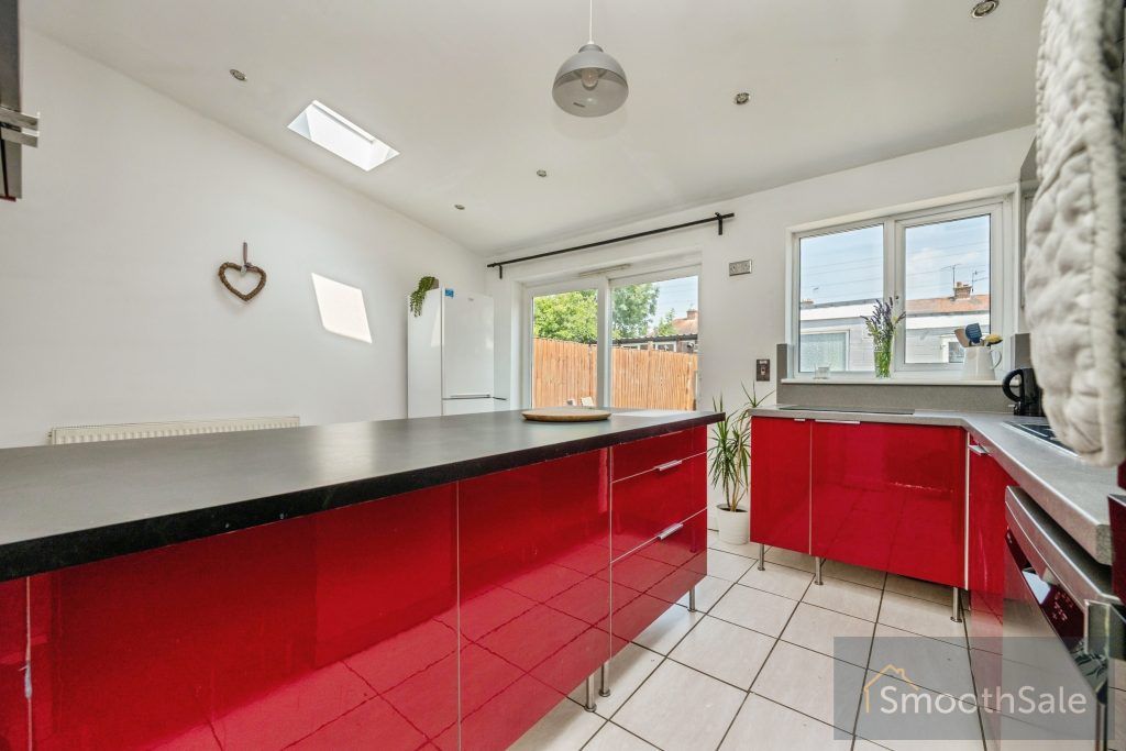 Property photo 3 of 28