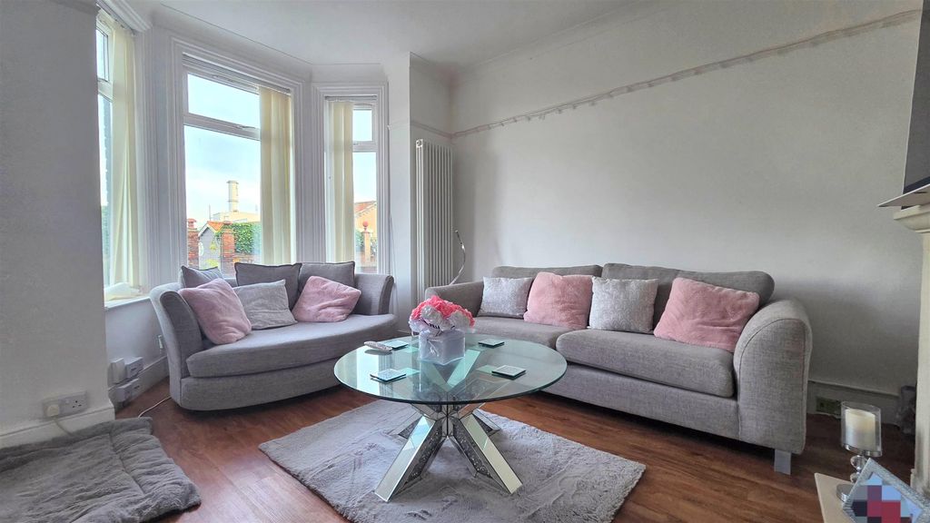 Property photo 2 of 10 Lounge