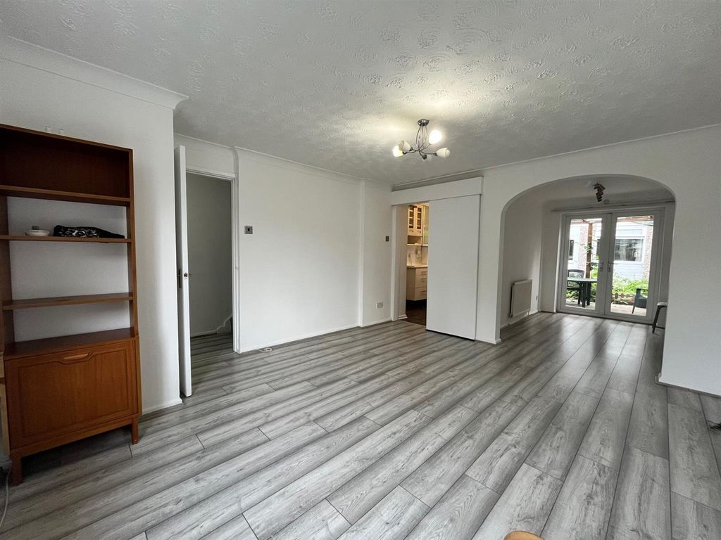 Property photo 3 of 20 Living Room