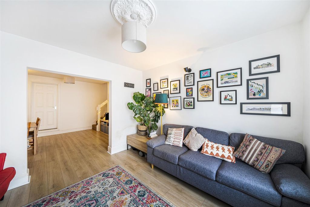 Property photo 3 of 27 1476679-18-6A2Bd8470c4d4.Jpg