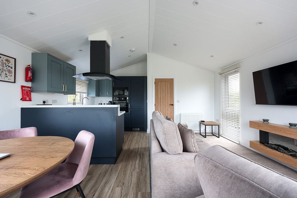 Property photo 3 of 19 4664794