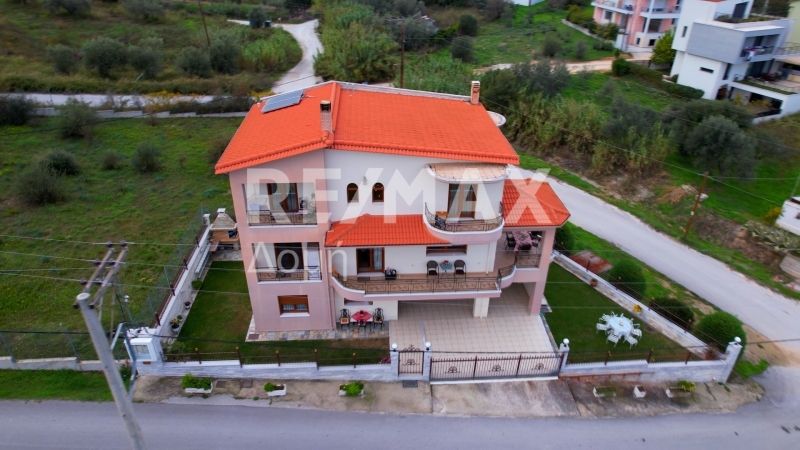 Property photo 1 of 50