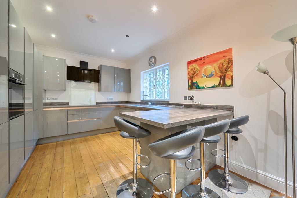 Property photo 3 of 20 Kitchen