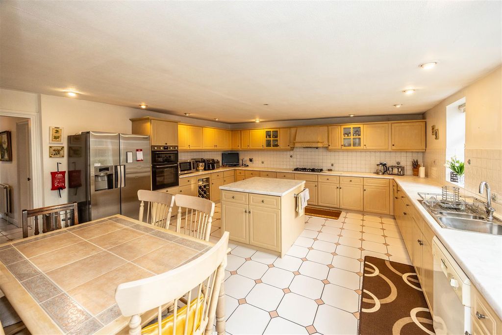 Additional image 20 of 4 bed property for saleWoodside Road, Huddersfield HD4