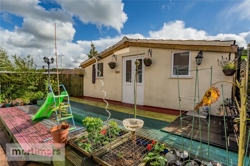 Property photo 3 of 33 Garden