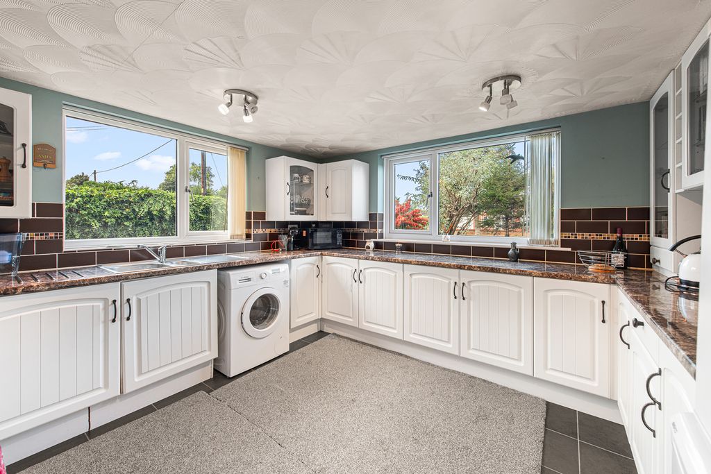 Property photo 3 of 27