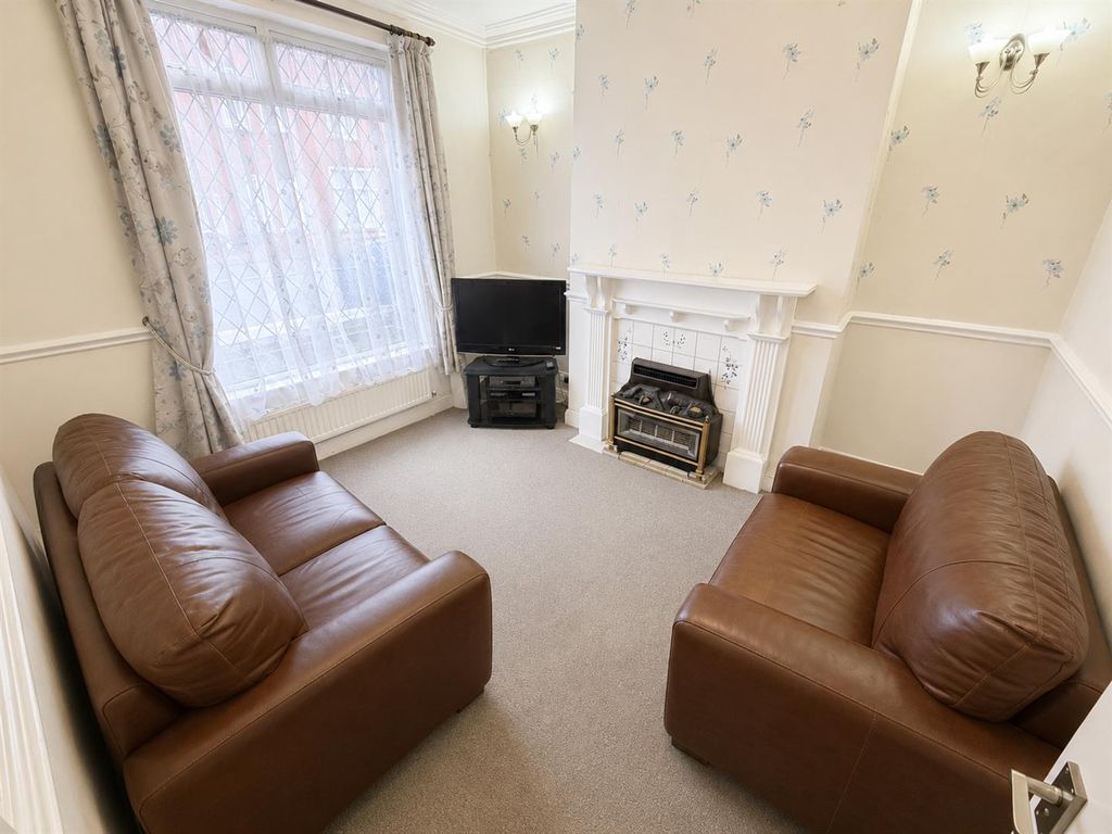 Property photo 2 of 10 Living Room