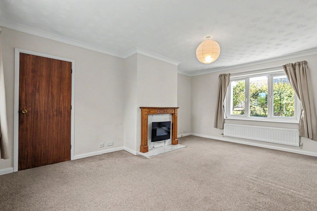 Property photo 2 of 20