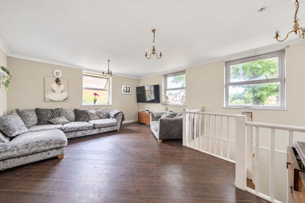 Property photo 2 of 16