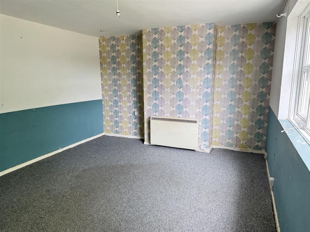 Property photo 2 of 12 Lounge