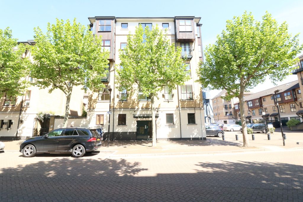 Property photo 1 of 7 806930