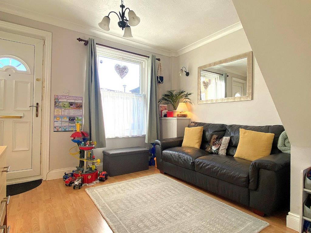 Property photo 2 of 8