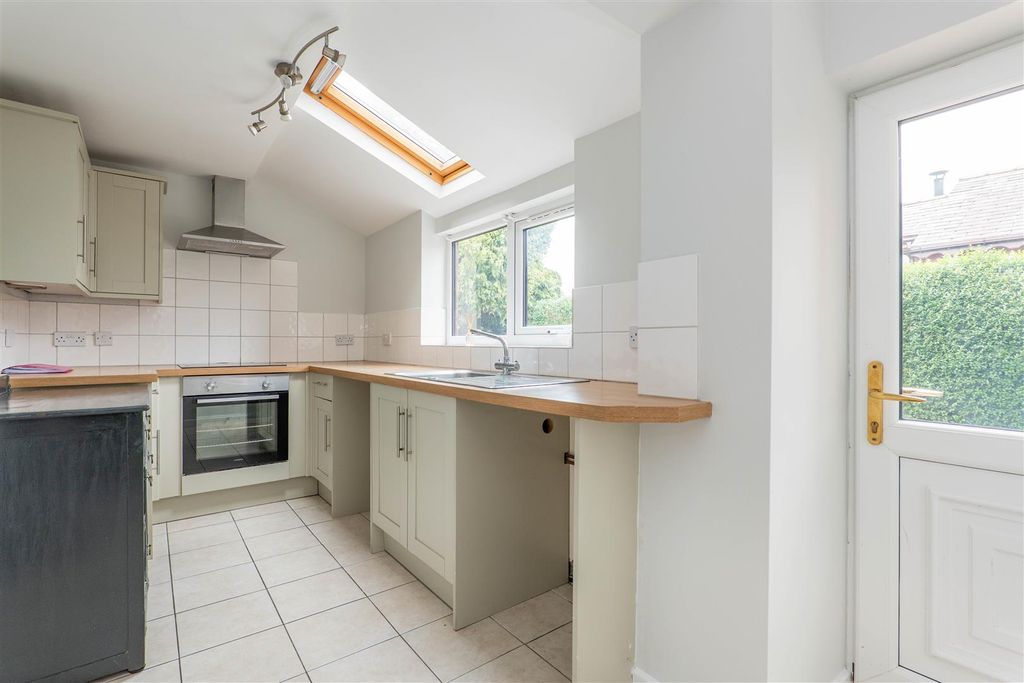 Property photo 3 of 23 Kitchen