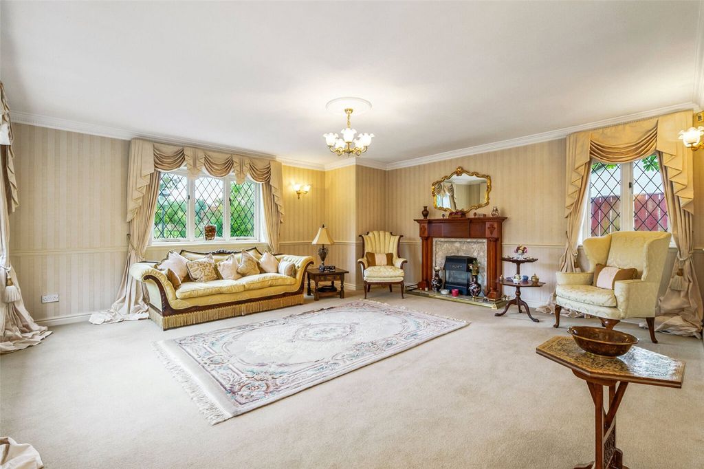 Property photo 2 of 14 Sitting Room