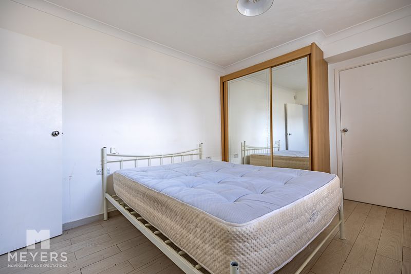 Property photo 1 of 8 Photo 4