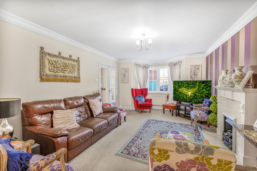 Property photo 3 of 19 Living Room