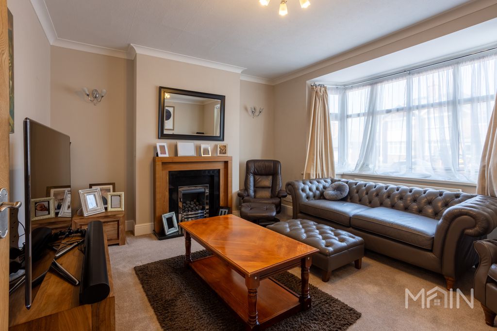 Property photo 3 of 23