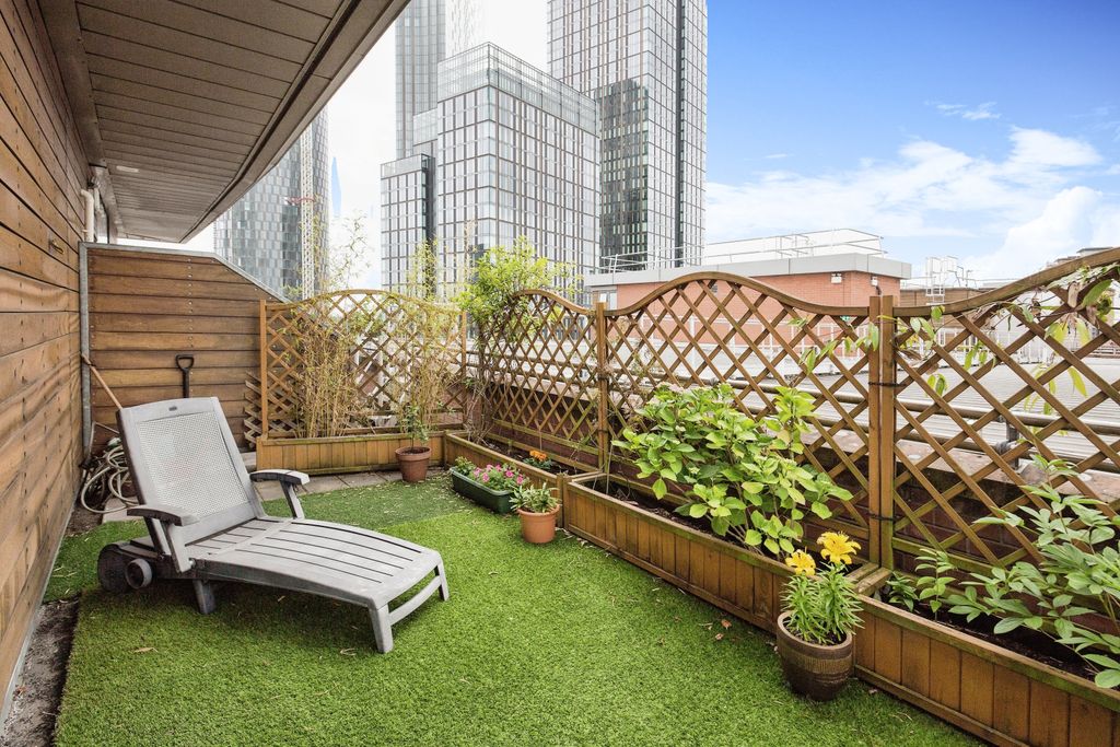 Property photo 3 of 13 Roof Terrace