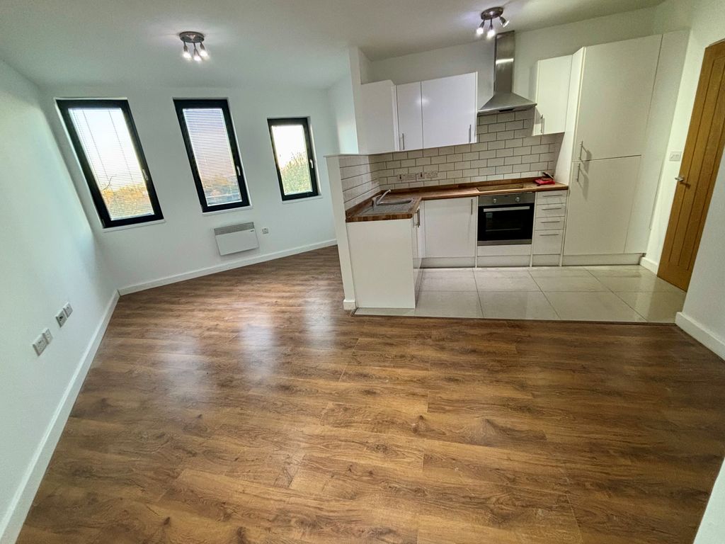 Property photo 2 of 6 Kitchen