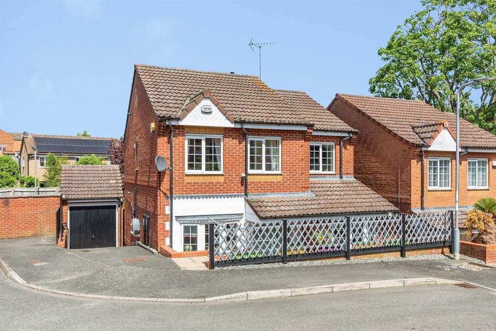 Property photo 1 of 18