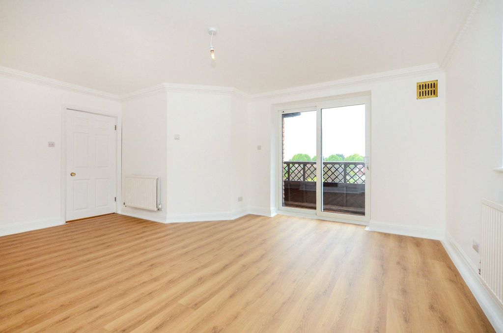 Property photo 2 of 12 Picture No. 10