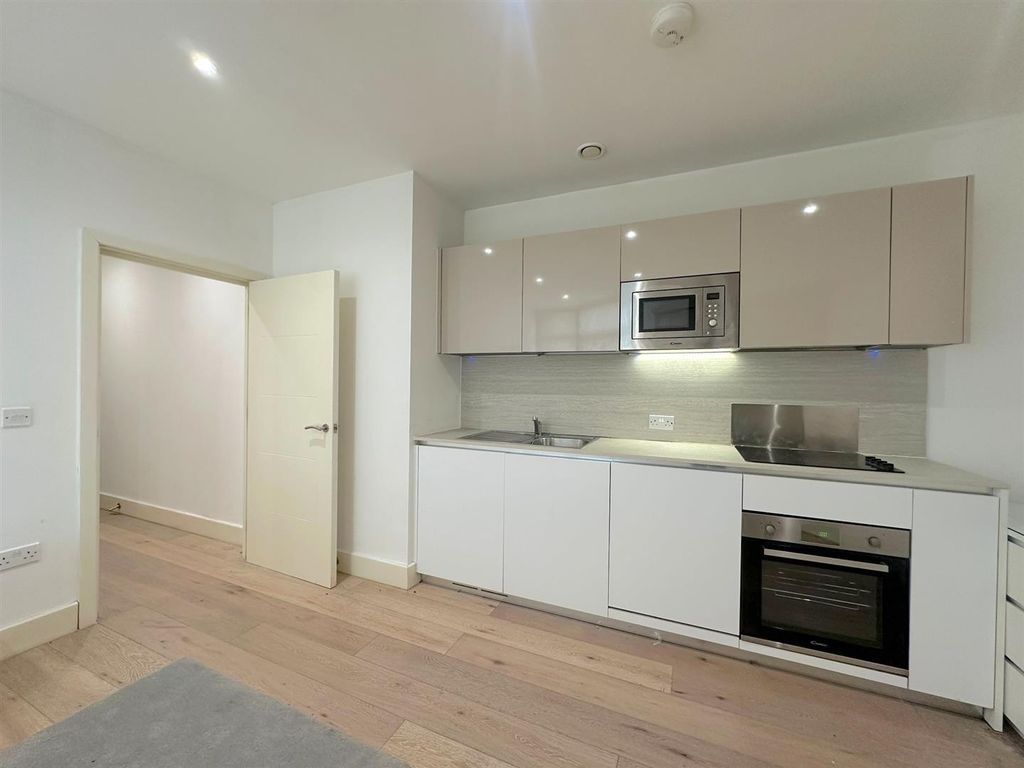 Property photo 3 of 8 7A5332A4-3283-469B-Aa07-Fa7Dda11A37A.Jpg