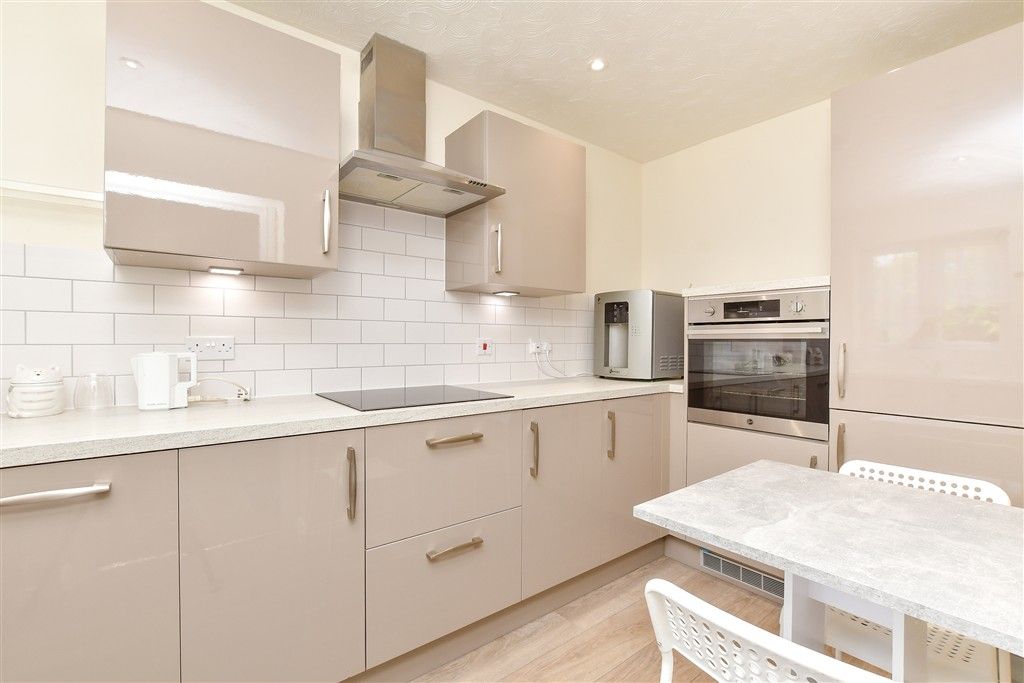 Property photo 3 of 16 Kitchen