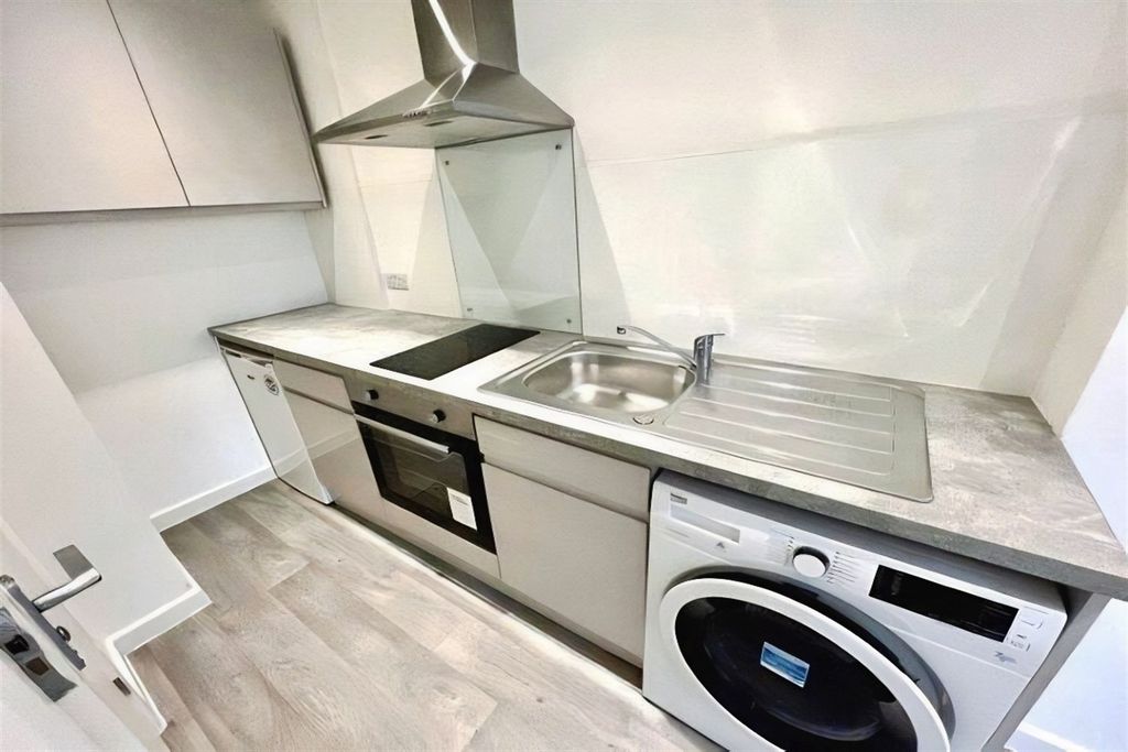 Property photo 2 of 4 (Main)