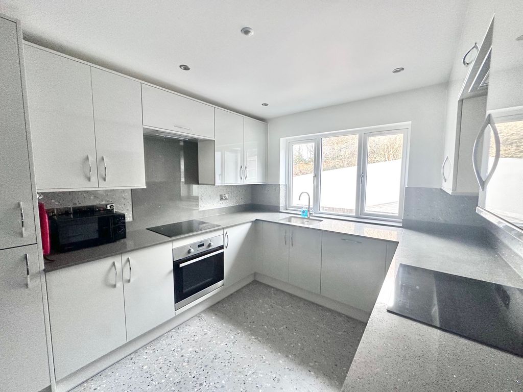 Property photo 3 of 6 Communal Kitchen