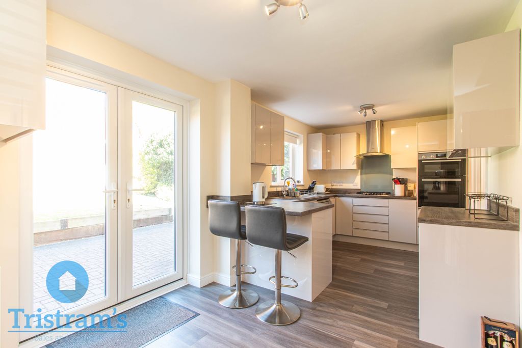 Property photo 3 of 35