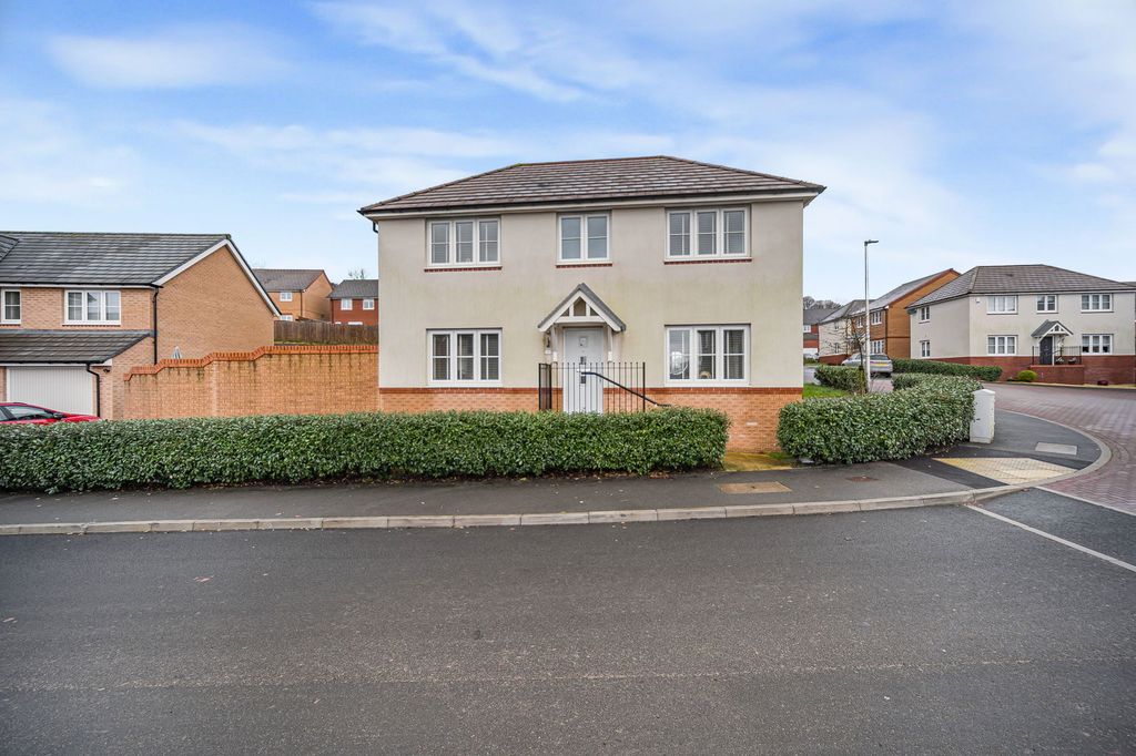 Property photo 2 of 32