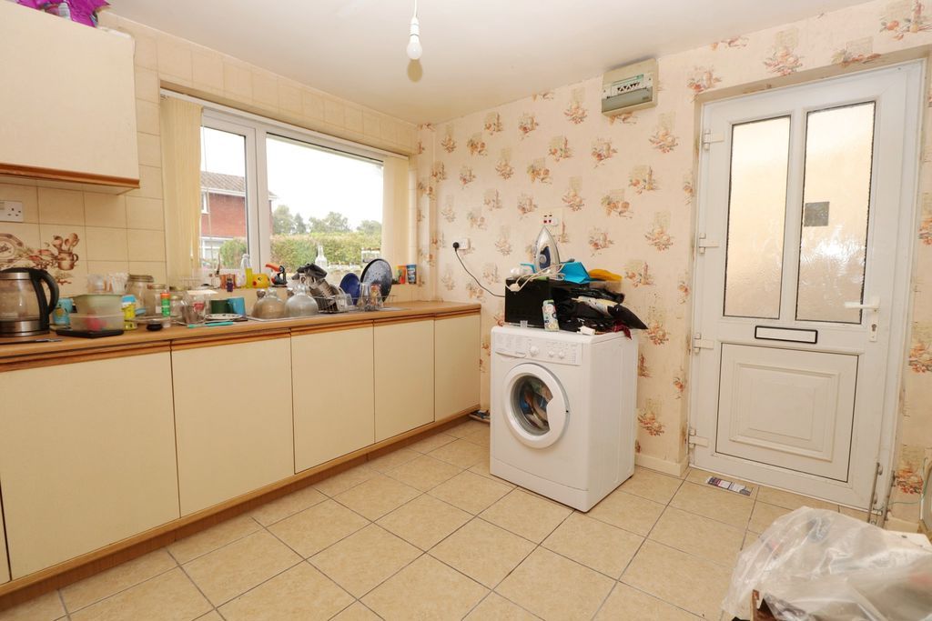 Property photo 3 of 20 Dining Kitchen