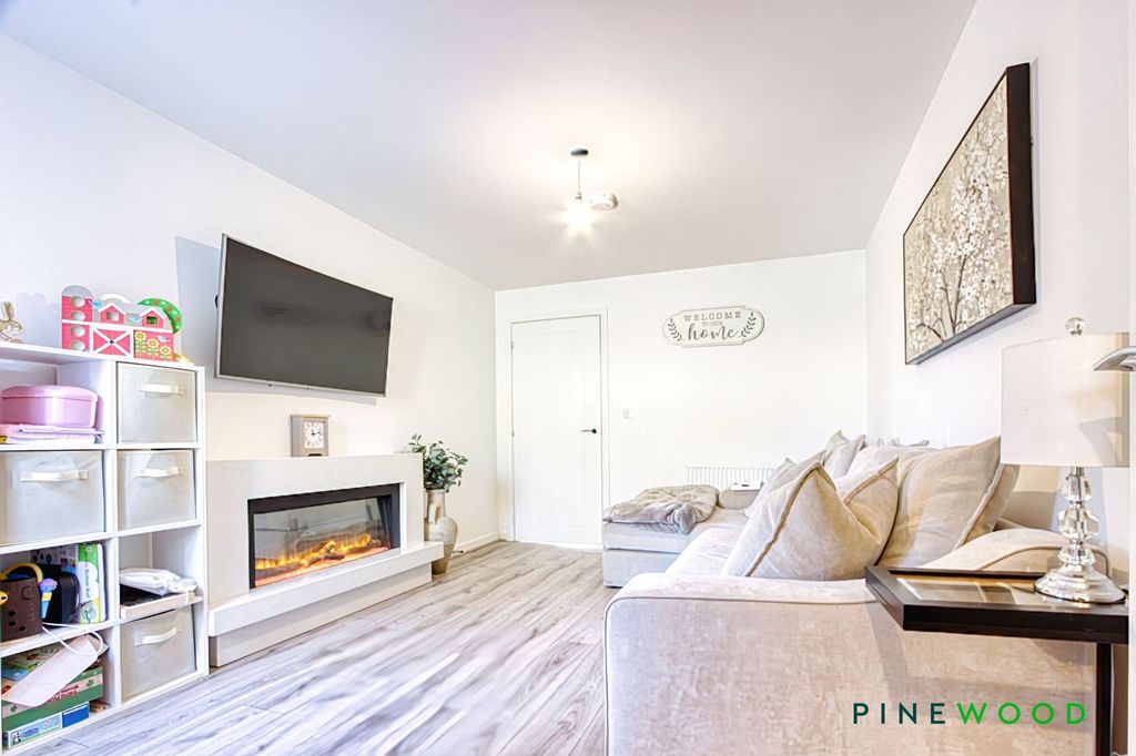 Property photo 2 of 25 Living Room