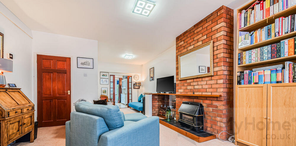 Property photo 2 of 15 Lounge