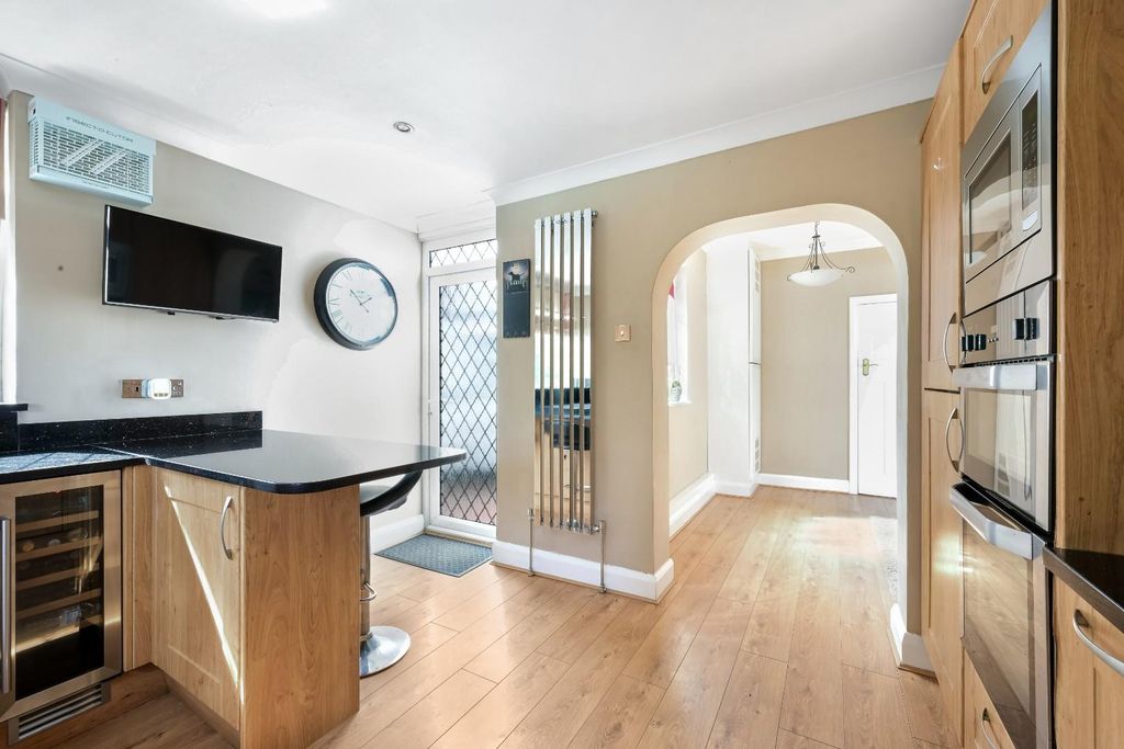 Property photo 3 of 14 Pine Walk,  -17.Jpg