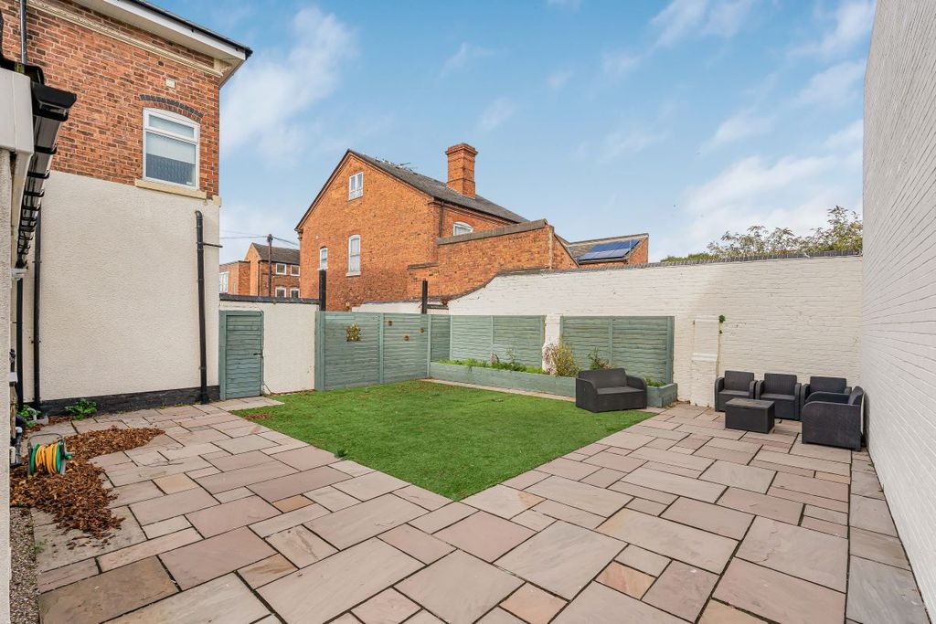 Property photo 3 of 27