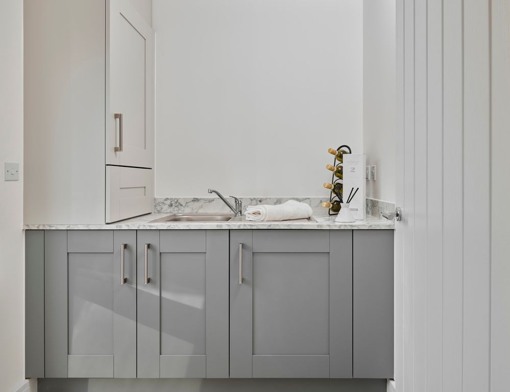 Property photo 3 of 11 242046-011