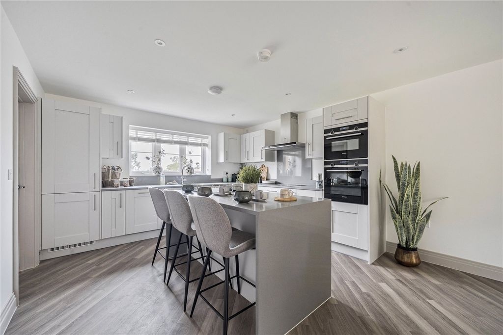 Property photo 2 of 26 Picture No. 30