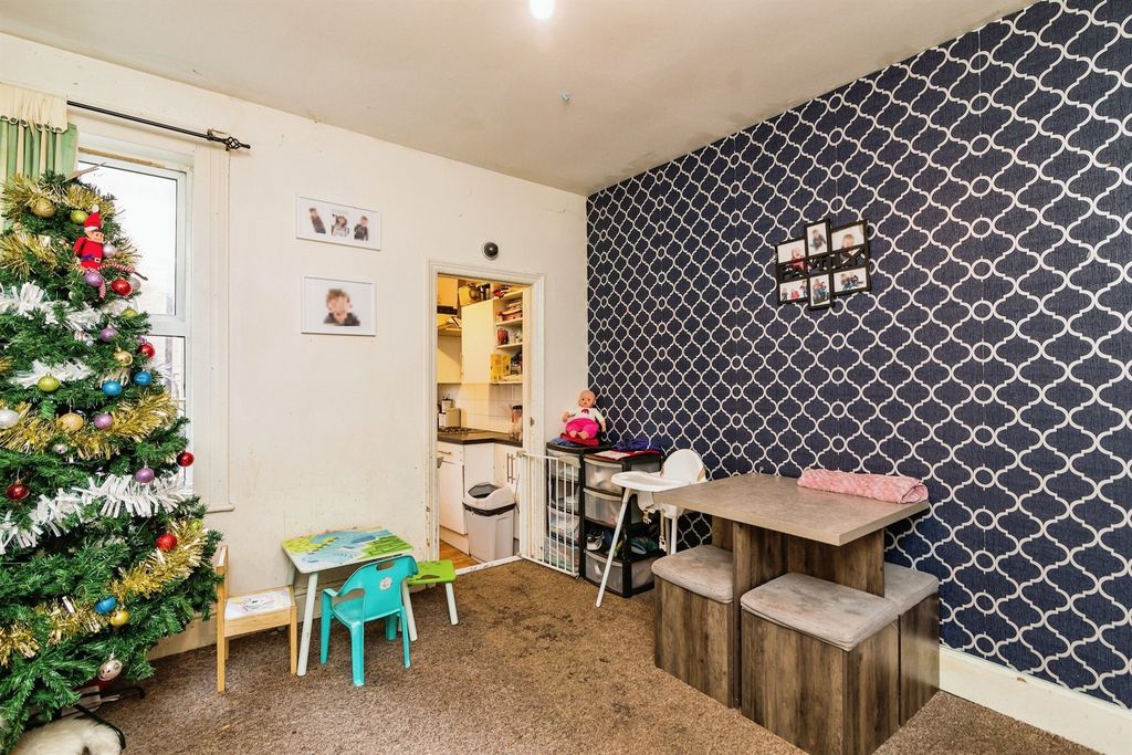 Property photo 3 of 14