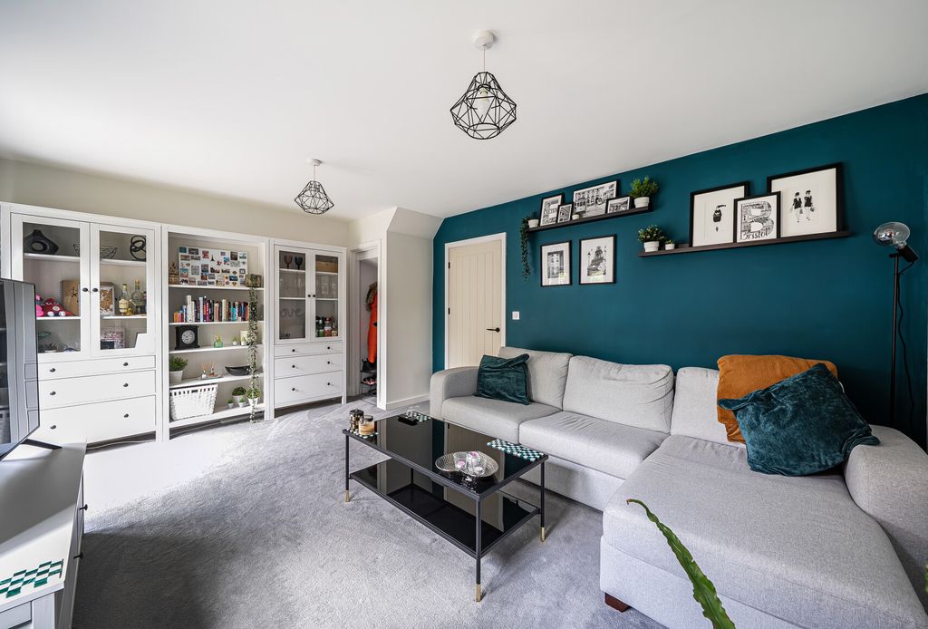 Property photo 2 of 24 1472987-16-6A2690...