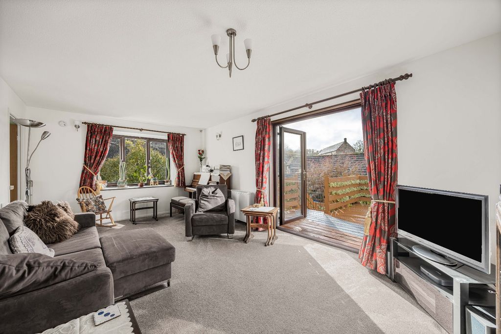 Property photo 2 of 25 Picture No. 17