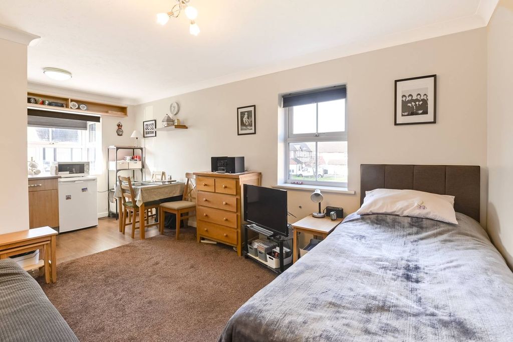 Property photo 2 of 5