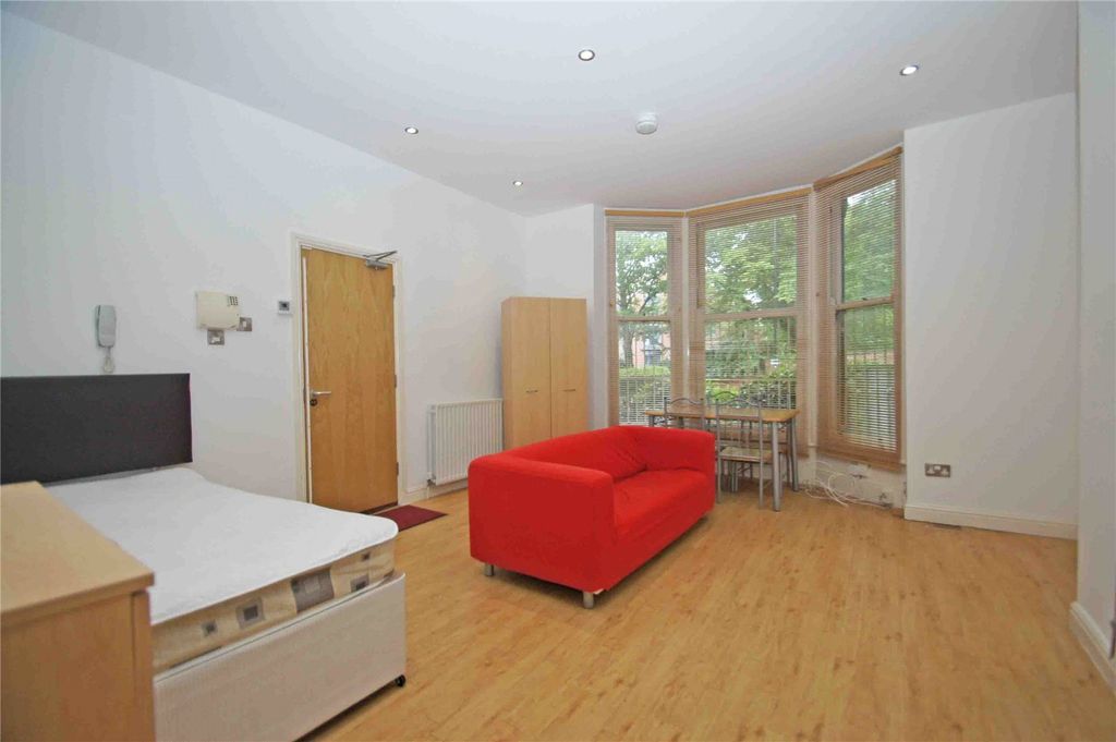 Property photo 3 of 10 Picture No. 05