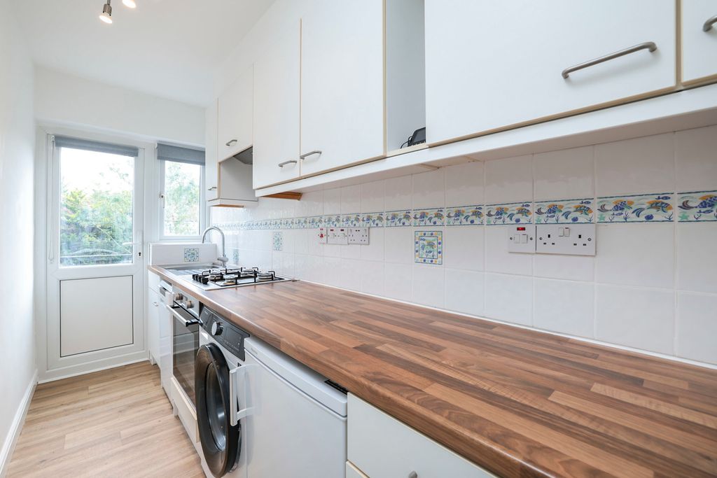 Property photo 3 of 11 Pbox-Img.Jpg