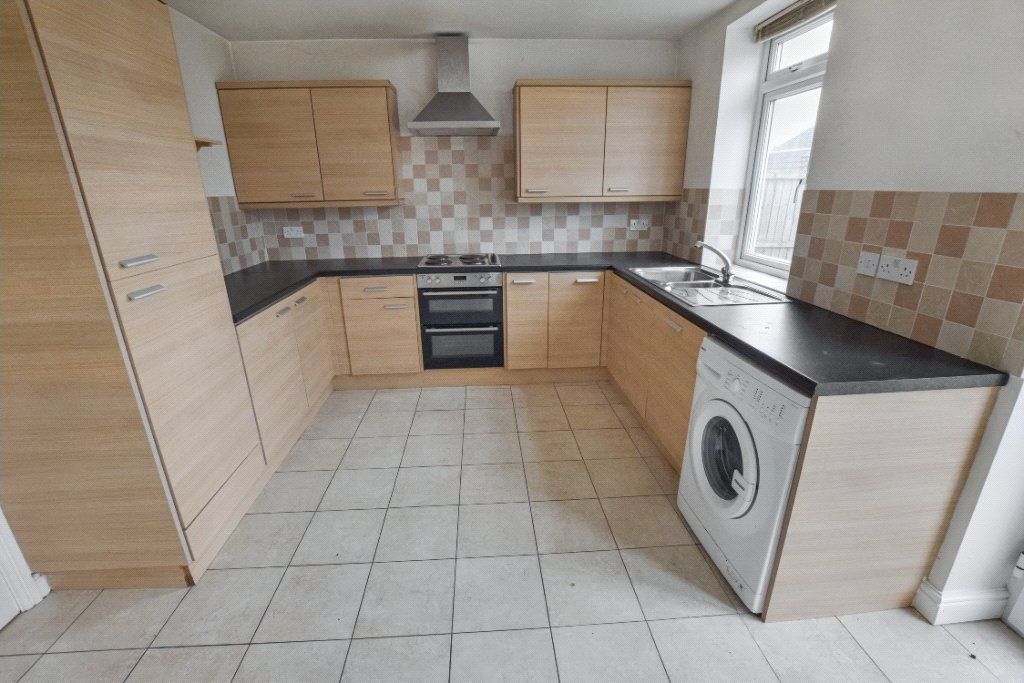 Property photo 3 of 16 Kitchen