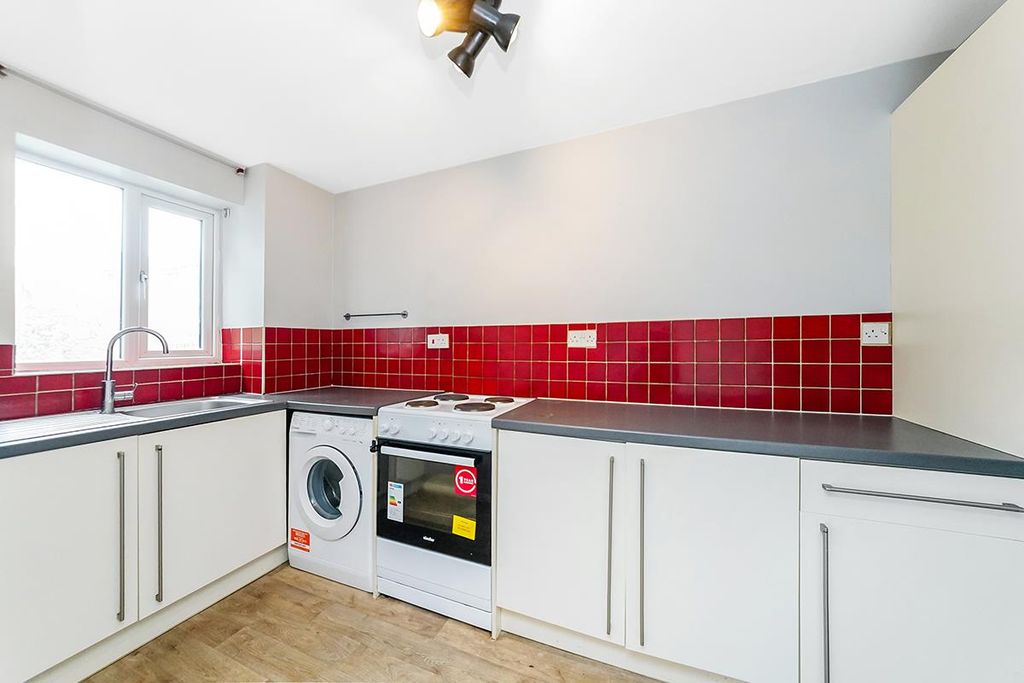 Property photo 2 of 10 Kitchen